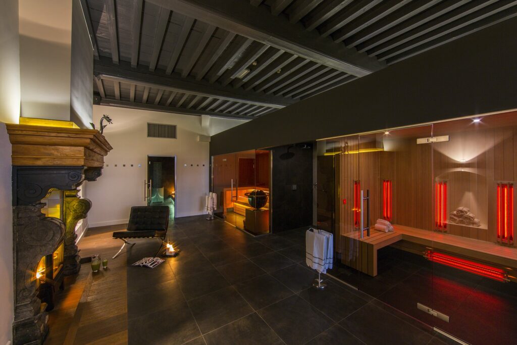 Espace spa d'hôtel équipé Infracab'in