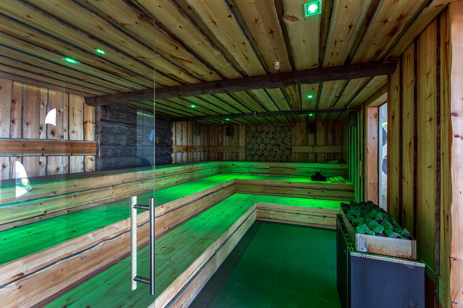 Sauna collectif d'un centre sportif