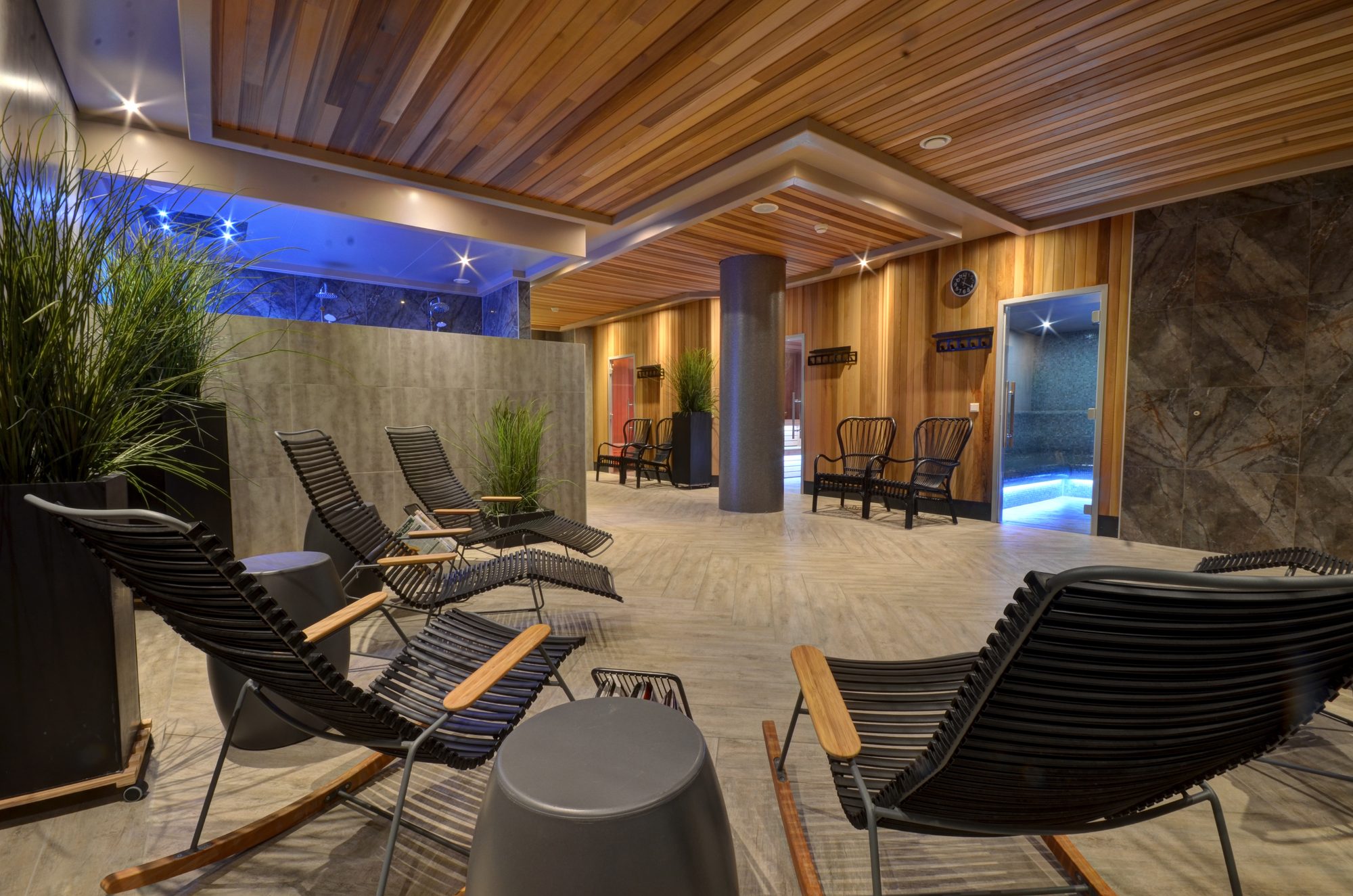 Espace spa d'hôtel avec cabine infrarouge Infracab'in